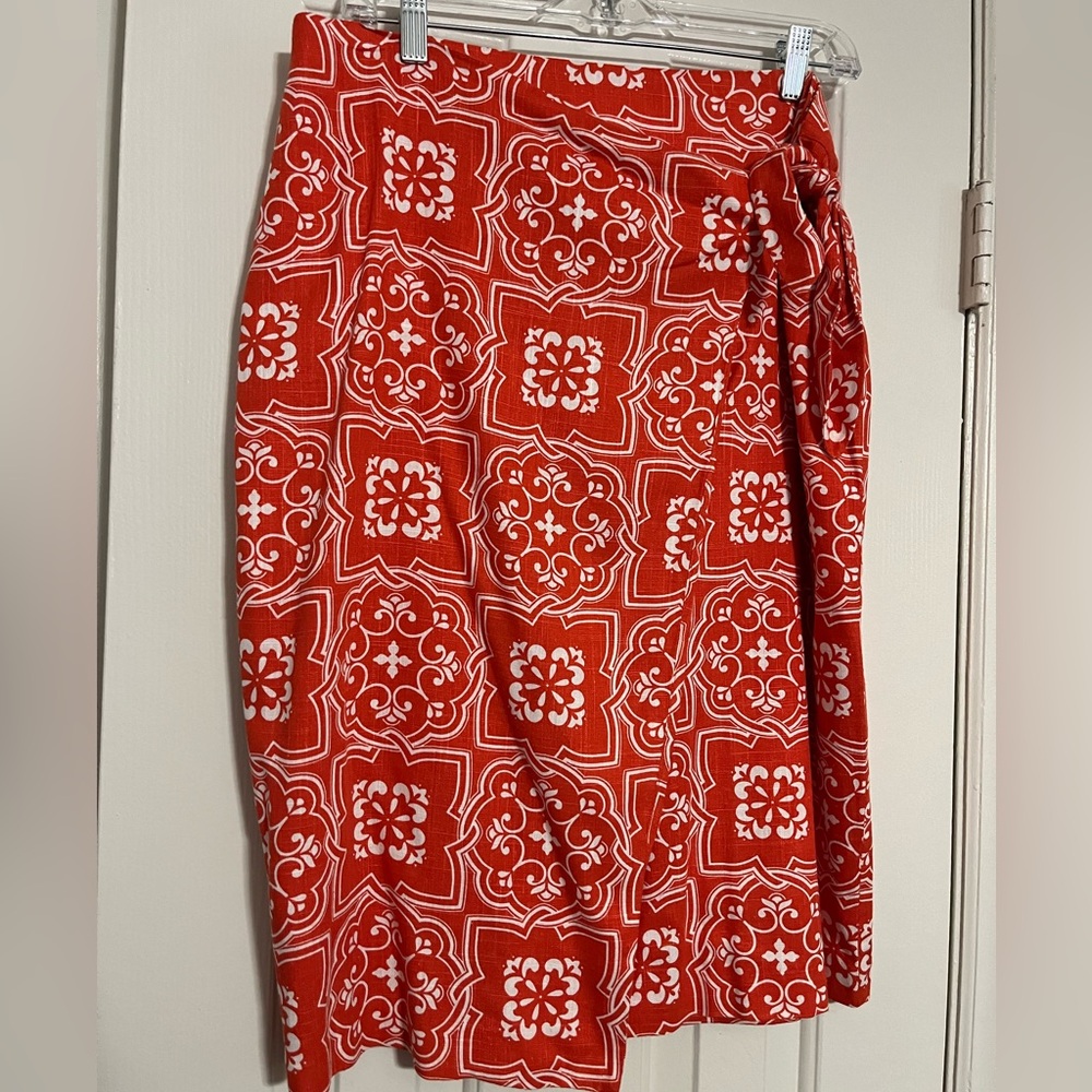 Ann Taylor Wrap skirt size 6 NWT
